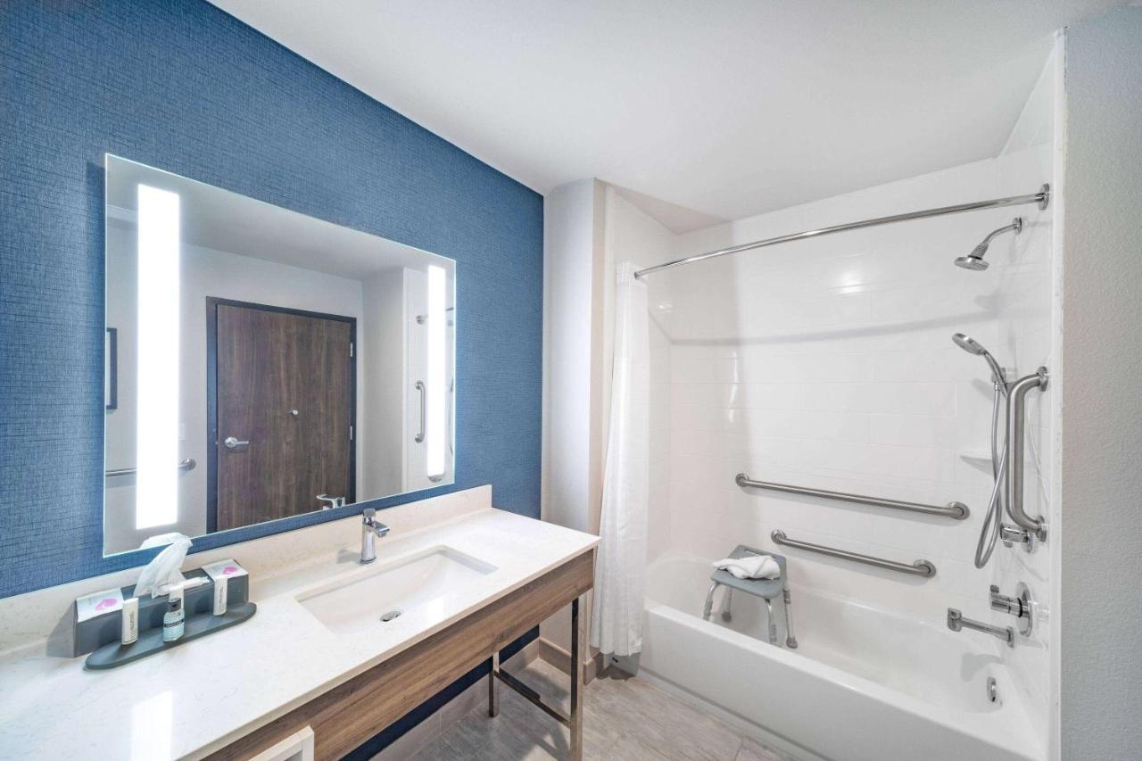 La Quinta Inn & Suites By Wyndham Galveston North At I-45 Zewnętrze zdjęcie