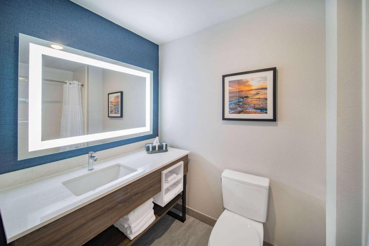 La Quinta Inn & Suites By Wyndham Galveston North At I-45 Zewnętrze zdjęcie