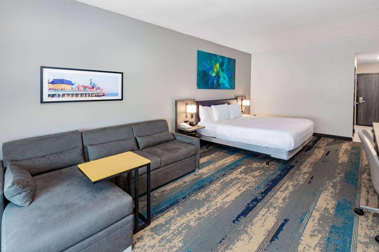 La Quinta Inn & Suites By Wyndham Galveston North At I-45 Zewnętrze zdjęcie